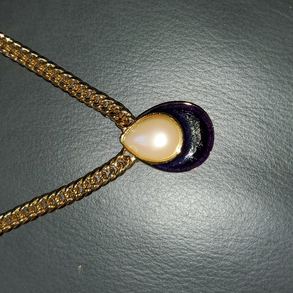 Elegant Gold and Blue Enamel Faux Pearl Gold Tone Pendant Necklace - Picture 2 of 6